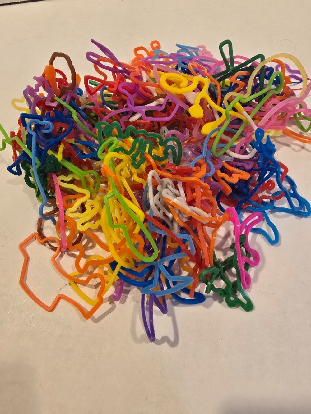 Silly Bandz Lot 2008-20210 Silicone Rubber Bracelets Animals Cars Objects 3.3 oz